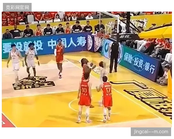 孙铭徽季后赛带伤作战状态下滑，其组织核心地位被对手针对性限制